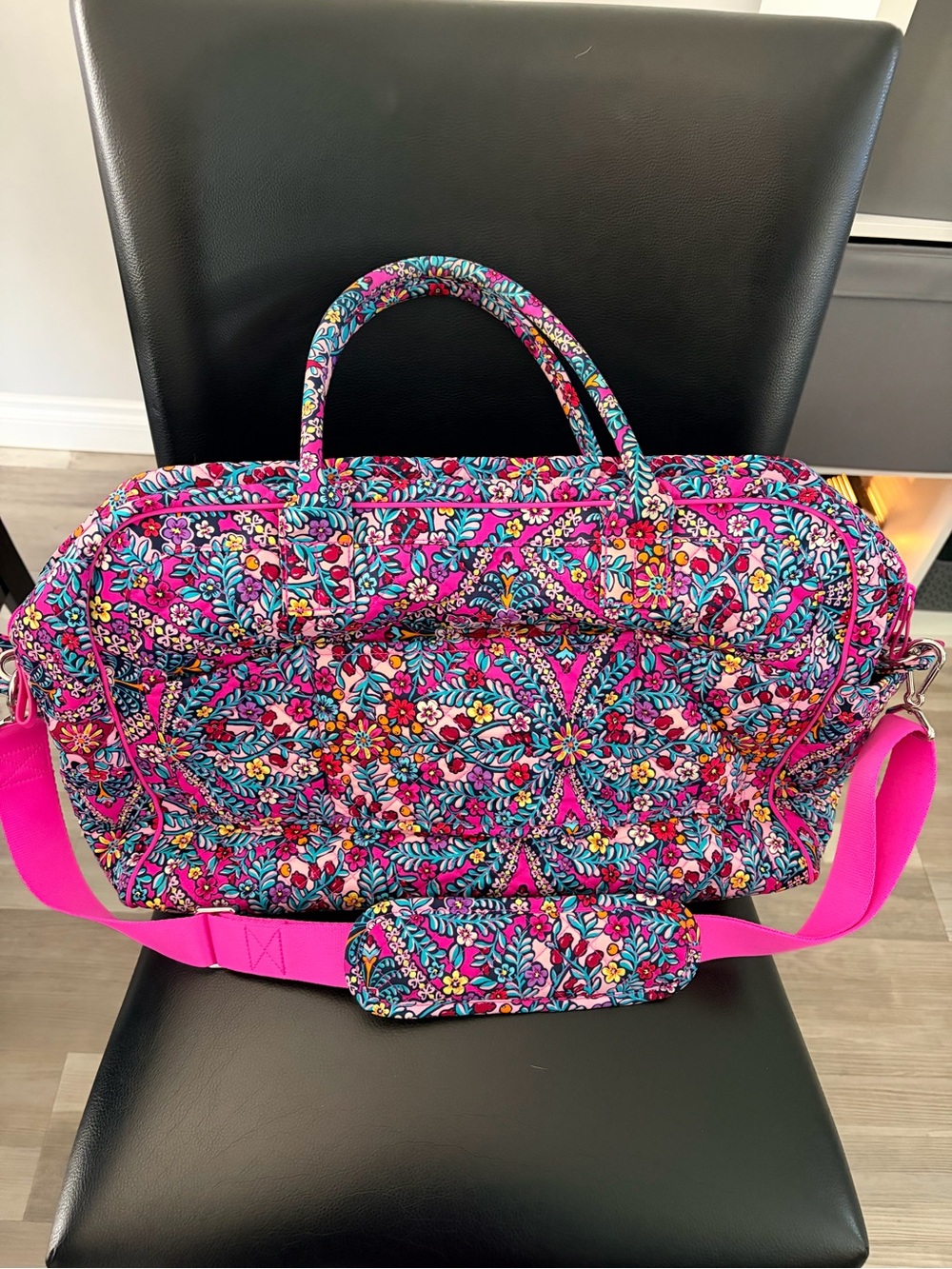 Vera Bradley Hot Pink iconic kaleidoscope rosettes weekender bag - Picture 4 of 5